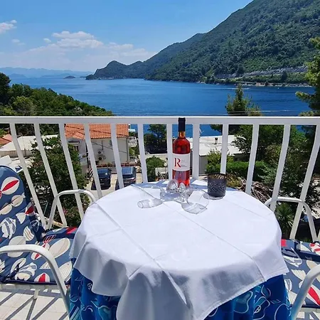 Maru Ka - Two Bedroom With Balcony And Sea View 아파트